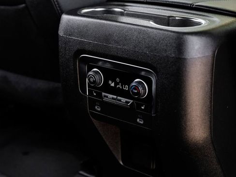 Used 2024 Chevrolet Suburban Premier image 39