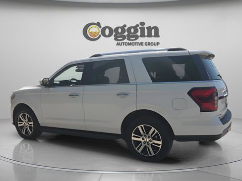 Used 2024 Ford Expedition Limited image 3