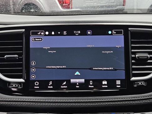 Used 2023 Chrysler Pacifica Limited w/ S Appearance Package image 15