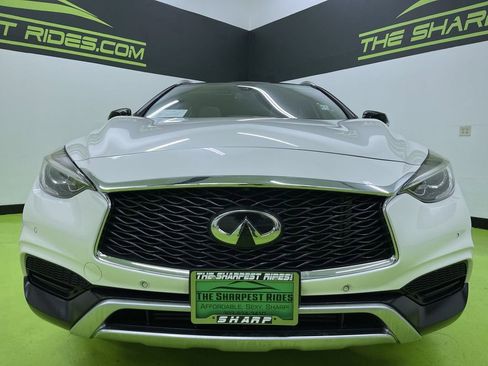 Used 2019 INFINITI QX30 Premium w/ Navigation Package image 3