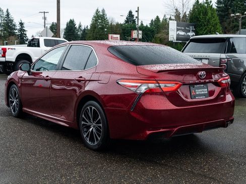 Used 2018 Toyota Camry SE image 4