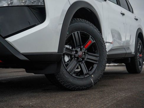 Used 2026 Nissan Rogue SV image 5