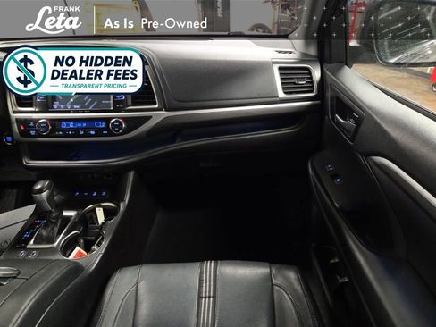 Used 2018 Toyota Highlander SE AWD/4WD image 19