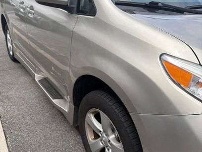 Used 2017 Toyota Sienna LE