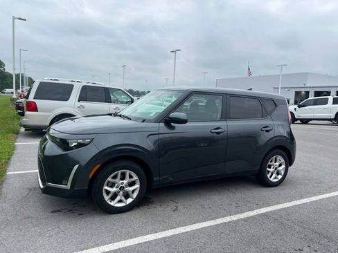 Used 2023 Kia Soul S FWD image 1