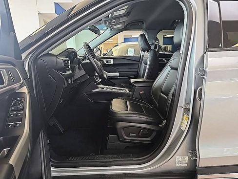 Used 2023 Ford Explorer XLT w/ Equipment Group 202A AWD/4WD image 13