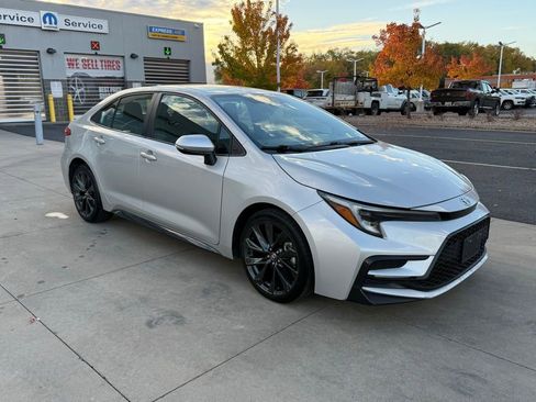 Used 2024 Toyota Corolla SE image 6