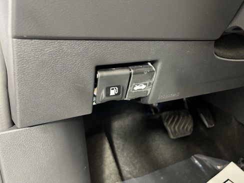 Used 2025 Nissan Versa SV w/ Trunk Package FWD image 26