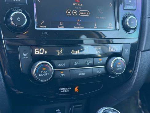 Certified 2020 Nissan Rogue SV FWD image 28