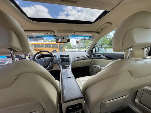 Used 2013 Lincoln MKZ Hybrid FWD image 16
