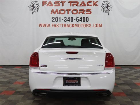 Used 2022 Chrysler 300 Touring image 6
