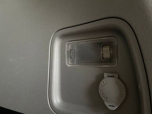 Used 2017 Toyota Sienna SE w/ Cargo Management Package image 28