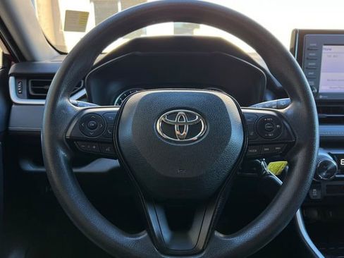 Used 2021 Toyota RAV4 LE AWD/4WD image 27