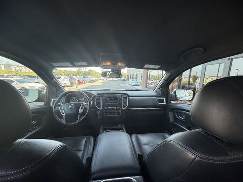 Used 2019 Nissan Titan SV w/ SV Convenience Package AWD/4WD image 6