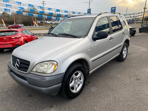 Used 1999 Mercedes-Benz ML 320 4MATIC image 3