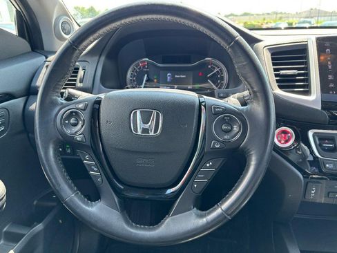 Used 2017 Honda Pilot Touring image 12