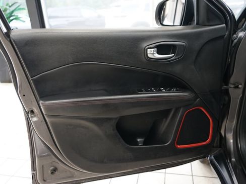 Used 2018 Jeep Compass Trailhawk w/ Leather Interior Group AWD/4WD image 22
