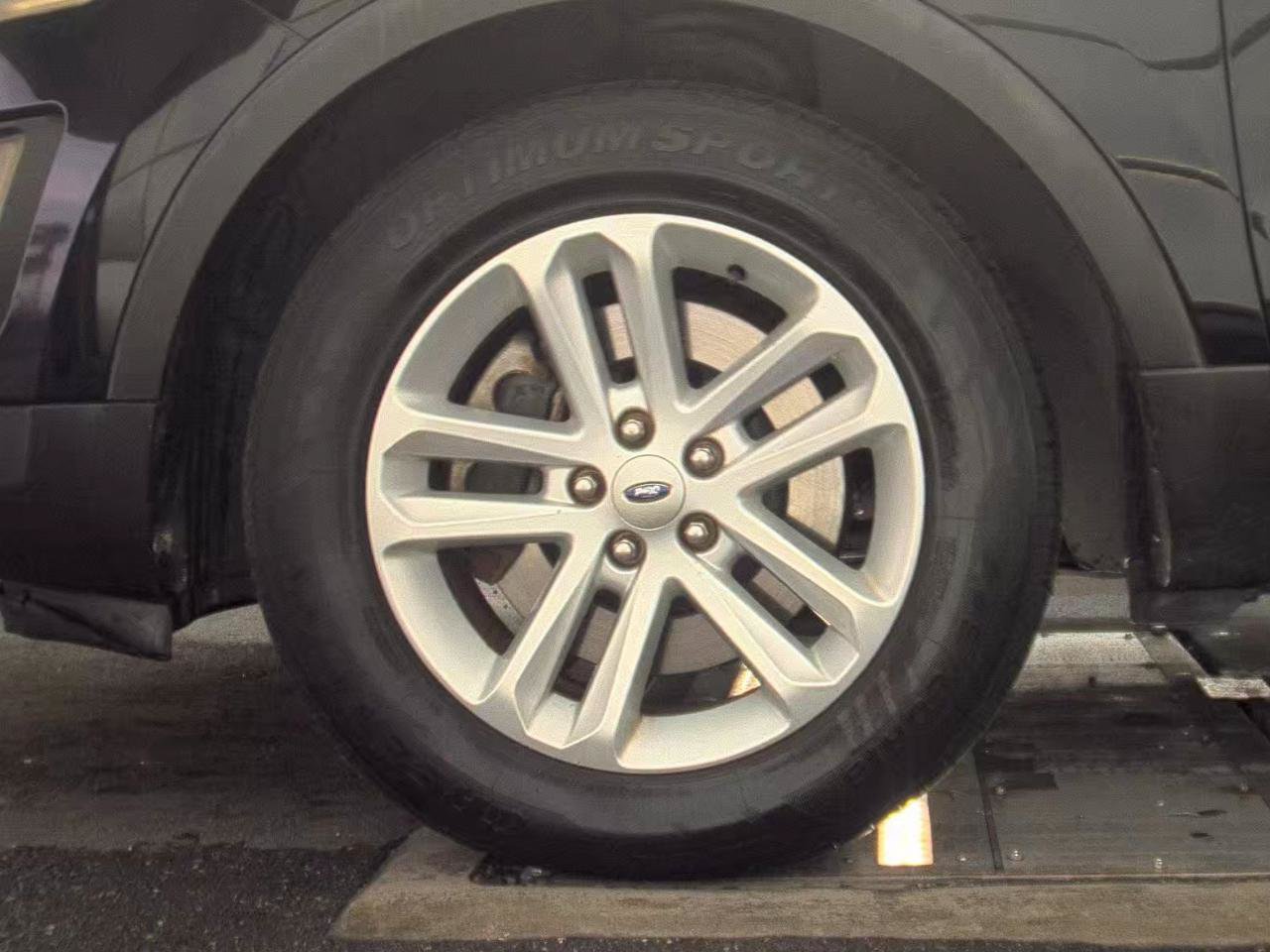 Used 2017 Ford Explorer XLT FWD image 9