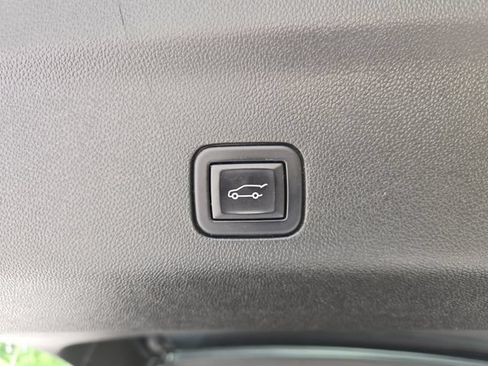 Used 2023 Chevrolet Suburban Z71 w/ Luxury Package AWD/4WD image 7
