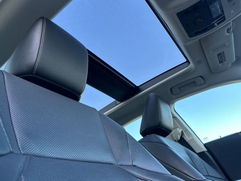 Used 2019 Lexus ES 350 w/ Premium Package image 16