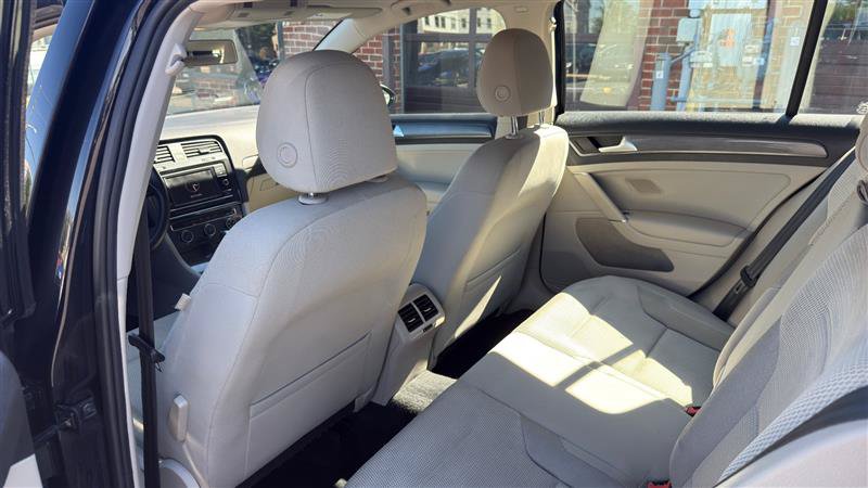 Used 2018 Volkswagen Golf SportWagen FWD image 21