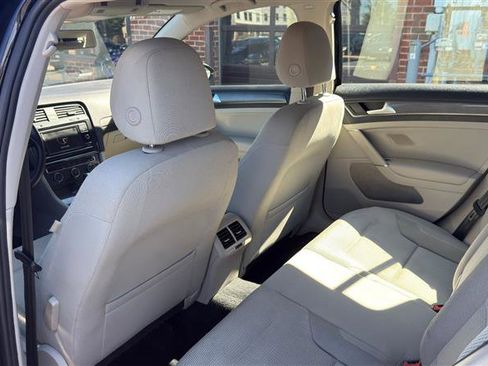 Used 2018 Volkswagen Golf SportWagen FWD image 21