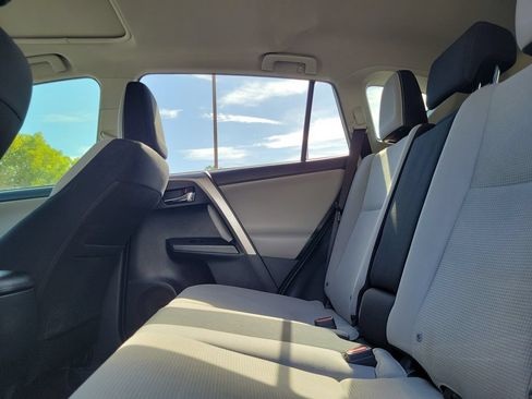 Used 2018 Toyota RAV4 XLE FWD image 17
