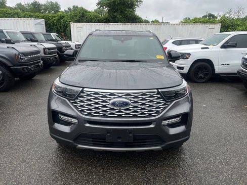 Used 2022 Ford Explorer Platinum w/ Equipment Group 601A AWD/4WD image 2