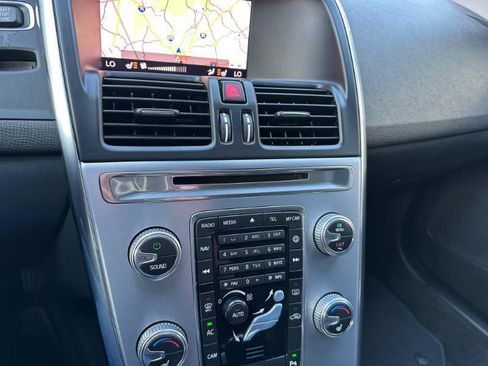 Used 2017 Volvo XC60 T6 Dynamic w/ Preferred Option Package image 32