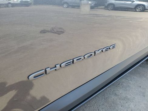 Used 2021 Jeep Cherokee Trailhawk AWD/4WD image 30