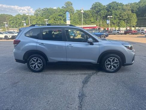 Used 2019 Subaru Forester Premium w/ All-Weather Package AWD/4WD image 7
