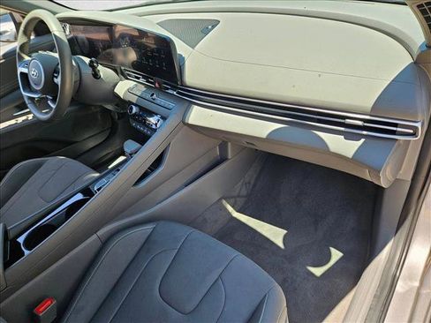 Used 2023 Hyundai Elantra SEL w/ Convenience Package FWD image 21