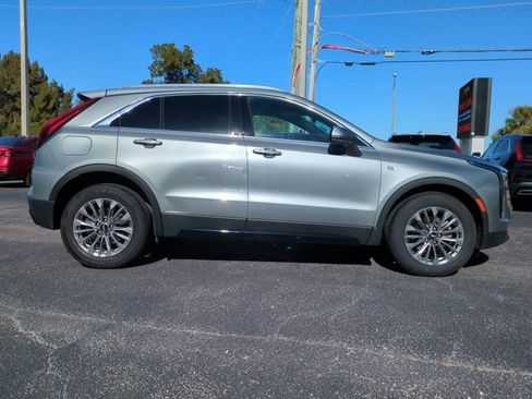 Used 2024 Cadillac XT4 Premium Luxury image 3