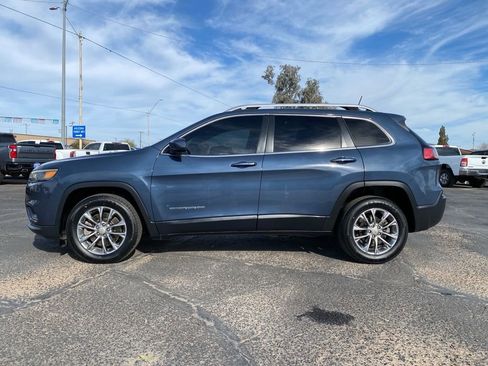 Used 2020 Jeep Cherokee Latitude Plus w/ Comfort/Convenience Group image 3