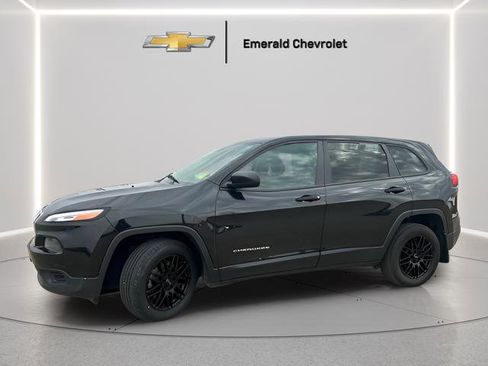 Used 2016 Jeep Cherokee Sport image 3