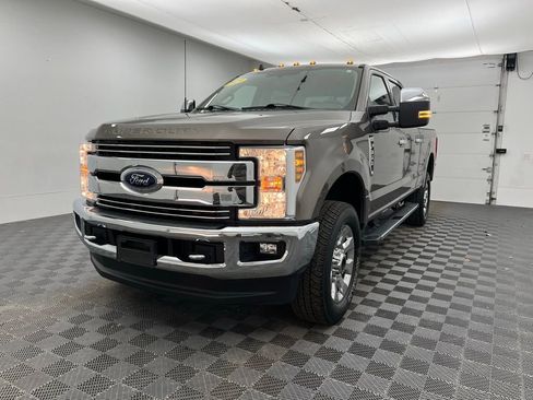 Used 2019 Ford F350 Lariat w/ Chrome Package image 13