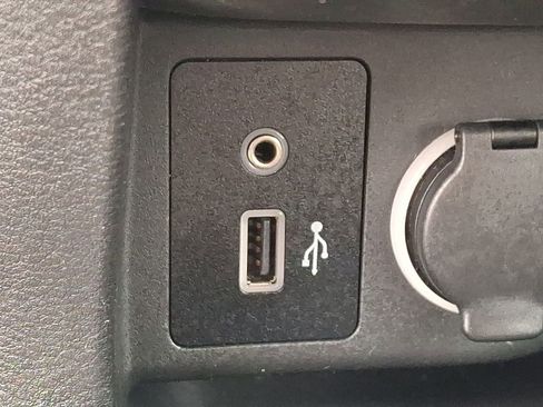 Certified 2020 Nissan Kicks SV image 24