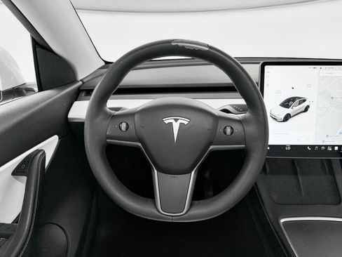 Used 2021 Tesla Model Y Long Range AWD/4WD image 7