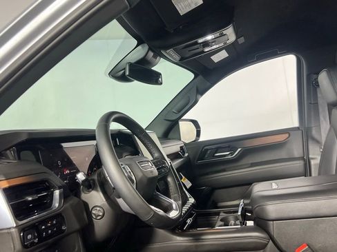 Used 2025 GMC Yukon Denali AWD/4WD image 24