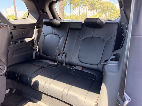 Used 2025 Honda Pilot TrailSport image 28
