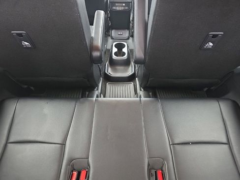 Used 2023 Toyota Highlander XLE image 14