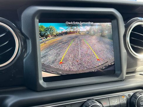 Used 2022 Jeep Wrangler Unlimited Rubicon w/ Trailer Tow Package image 33