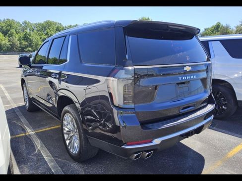 Used 2025 Chevrolet Tahoe High Country AWD/4WD image 5