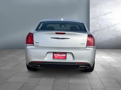 Used 2022 Chrysler 300 Touring L w/ Popular Equipment Group AWD/4WD image 5