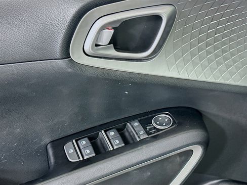 Used 2025 Kia Soul LX w/ LX Technology Package image 15