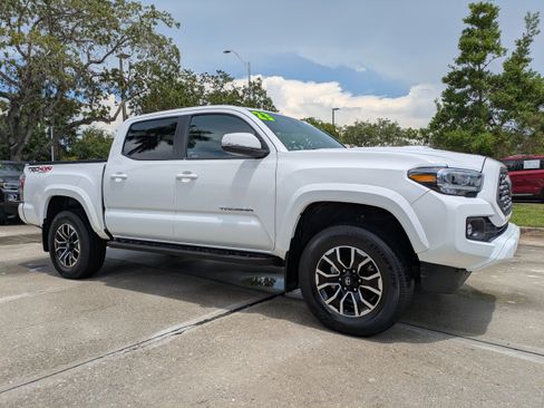 Used 2023 Toyota Tacoma TRD Sport AWD/4WD image 2