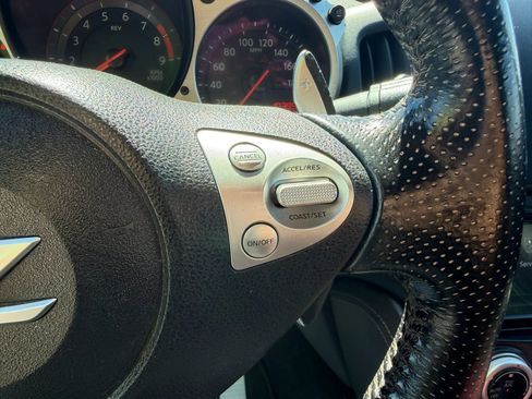 Used 2011 Nissan 370Z Coupe RWD image 18