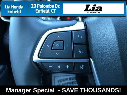 Used 2023 Toyota Highlander XLE image 24