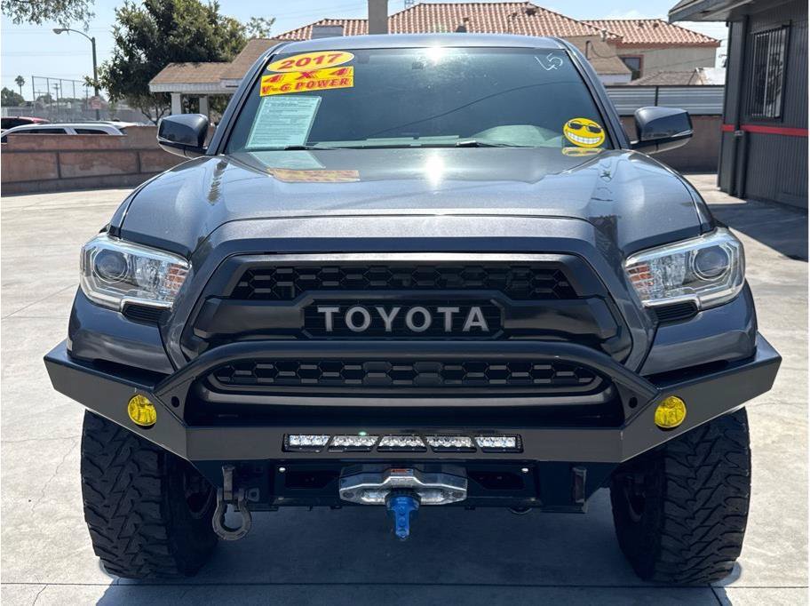 Used 2017 Toyota Tacoma TRD Off-Road w/ Tow Package AWD/4WD image 2