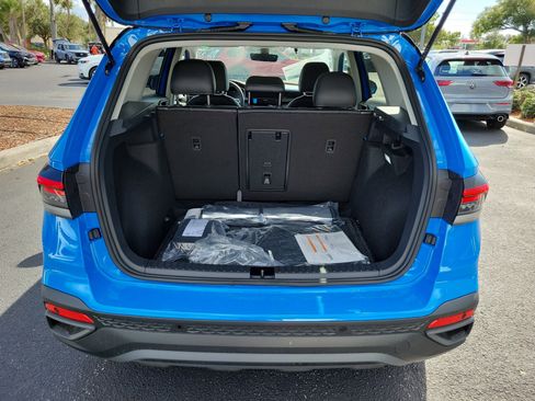New 2026 Volkswagen Taos SE FWD image 13